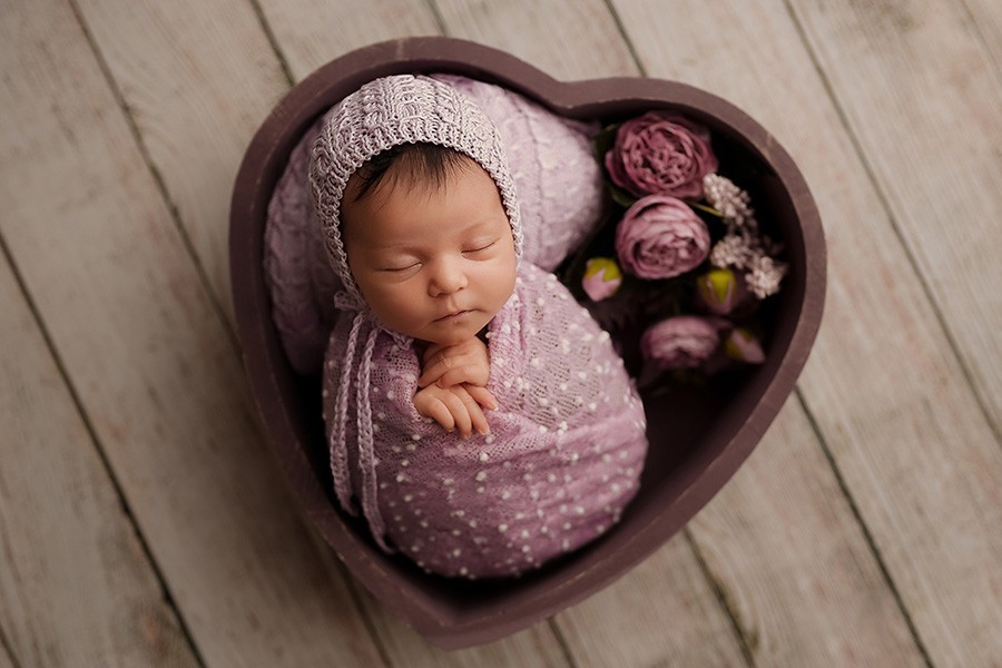Schöne Babyfotografie als tolle Erinnerungen an die ersten Lebenstage eines neugeborenen Kindes mit Neugeborenen-Fotograf in Munchen