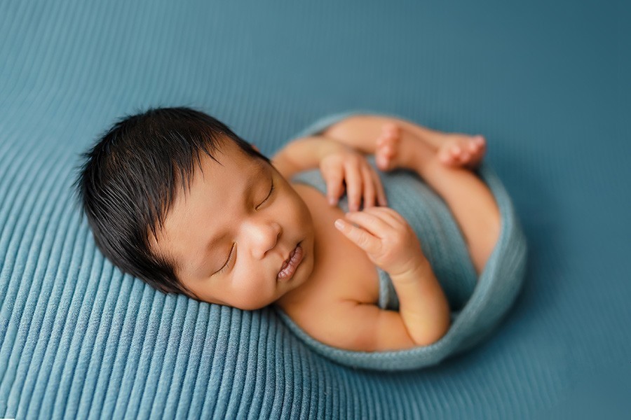 Niedliche Neugeborenen Fotografie der süßen Babys in München
