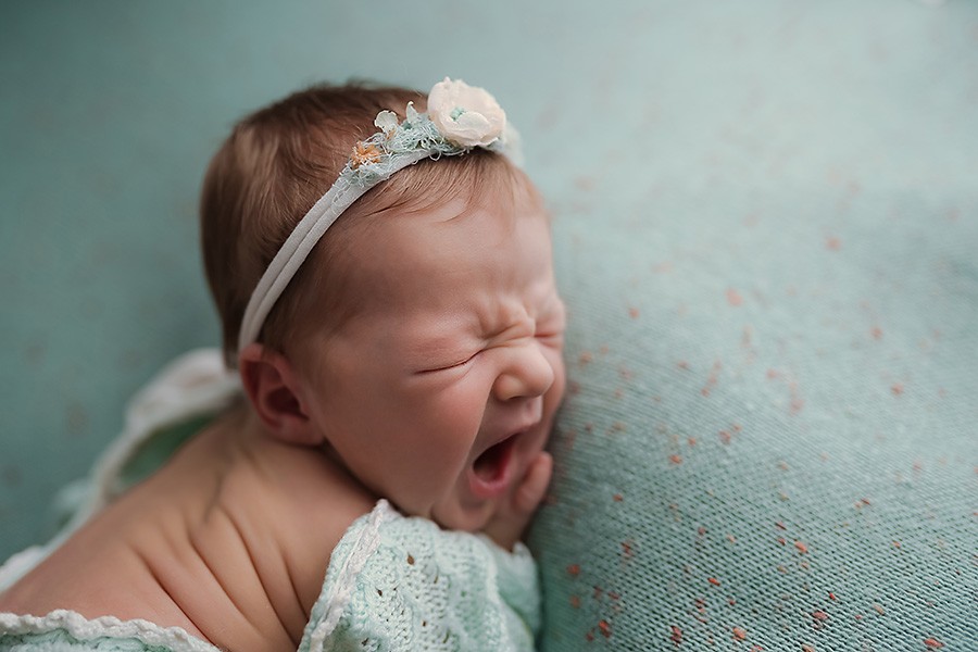 Zuckersüße Neugeborenen Foto-Aufnahmen in Fotostudio Munchen